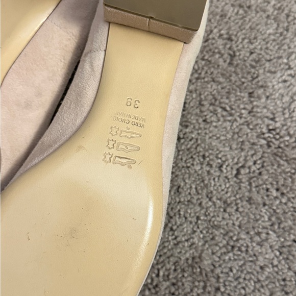 Roberto Festa Ankle Strap Heels Women size 8.5(39)Cream Suede Leather Block Shoe main image 0